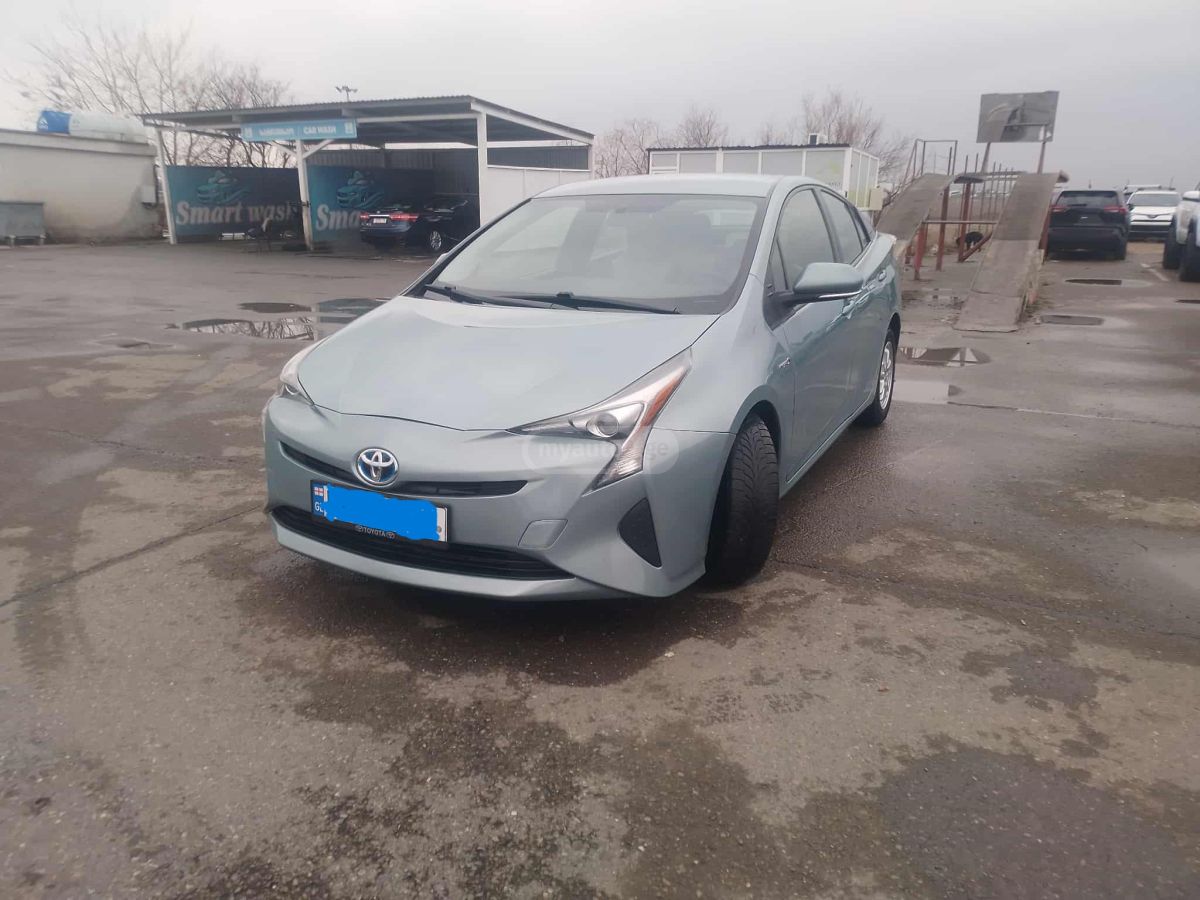 Toyota Prius 2017 — photo 2