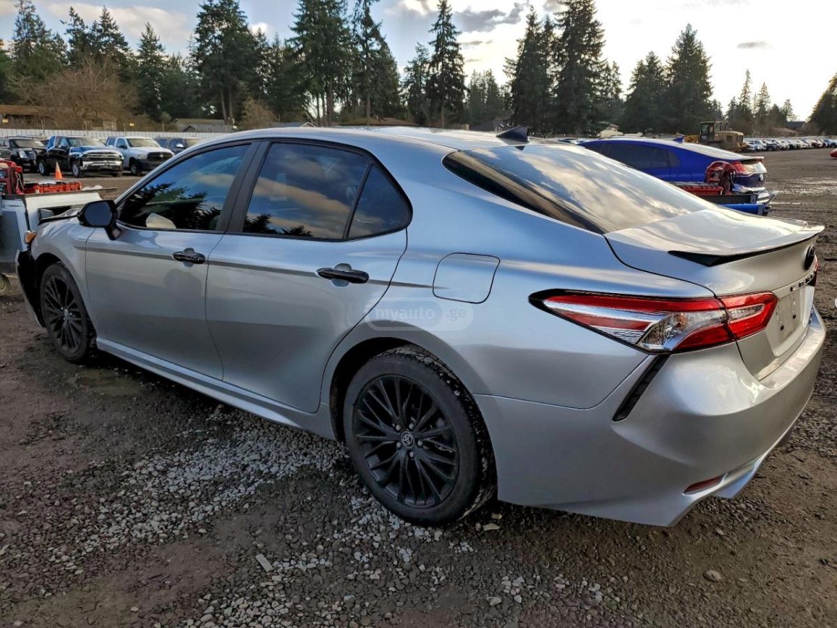 Toyota Camry 2020 — photo 2