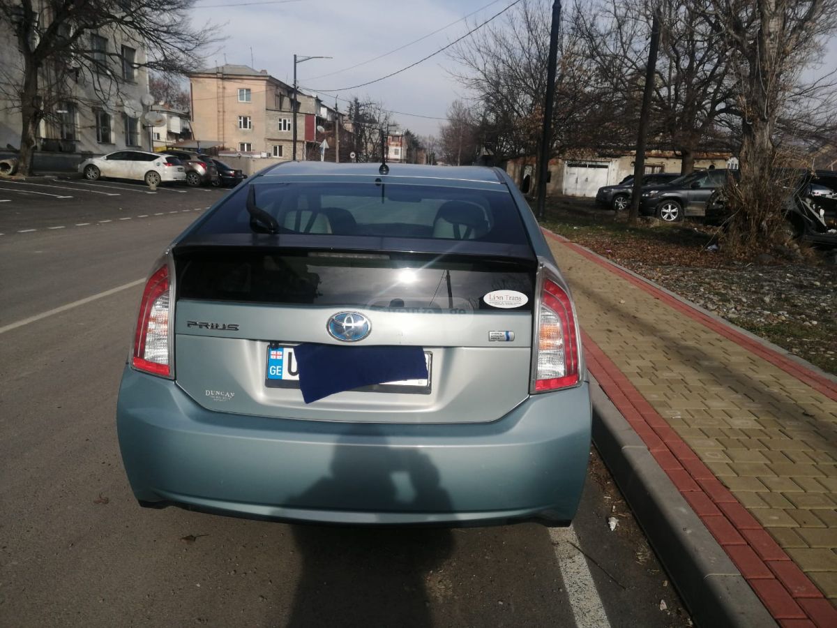 Toyota Prius 2014 — photo 2