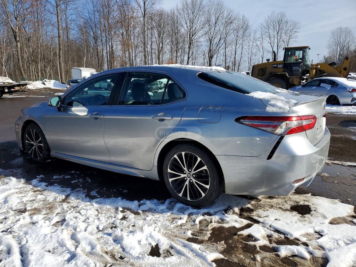 Toyota Camry 2019 — photo 2