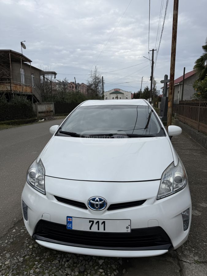 Toyota Prius 2014 — photo 2