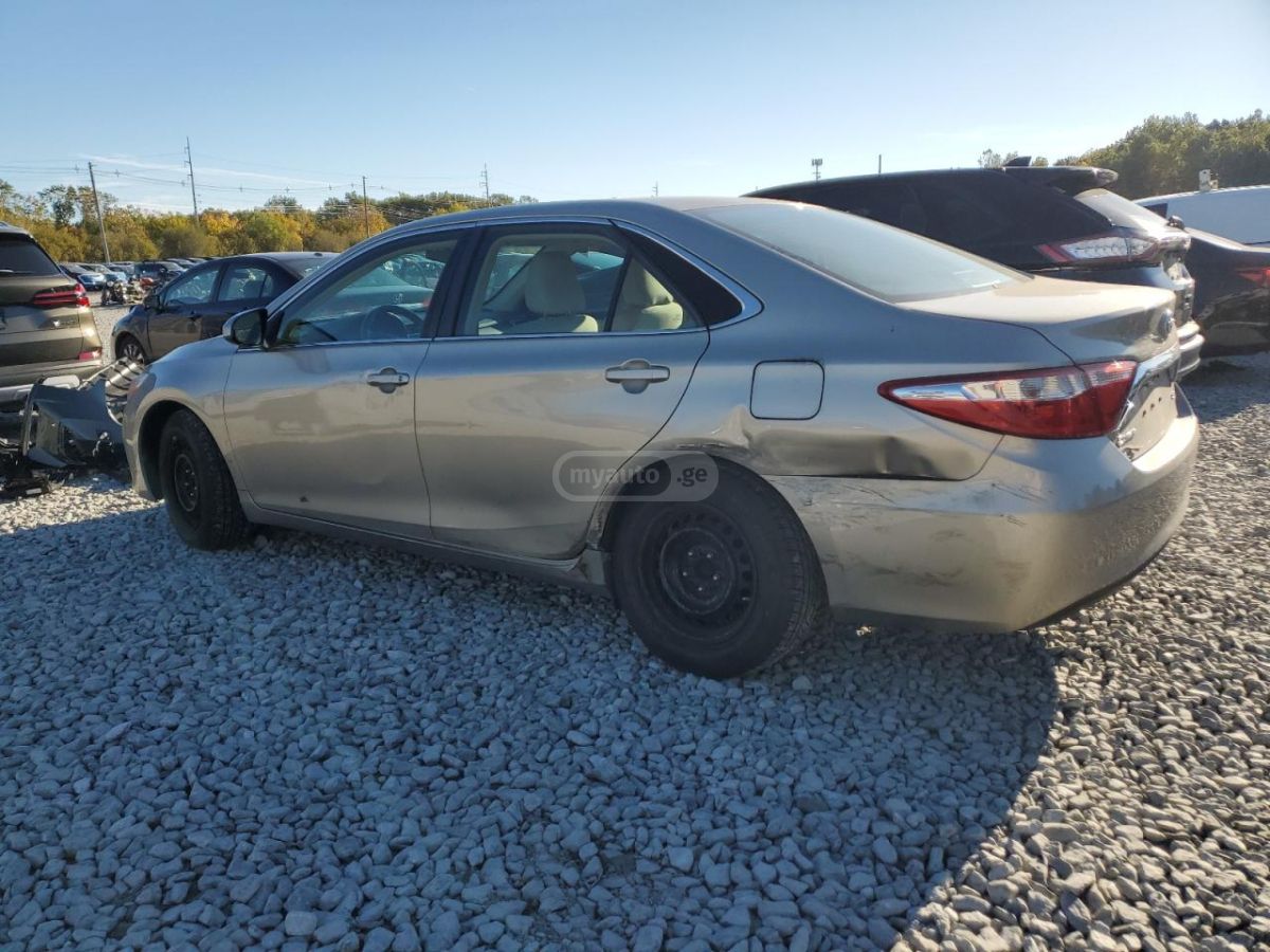 Toyota Camry 2015 — photo 2