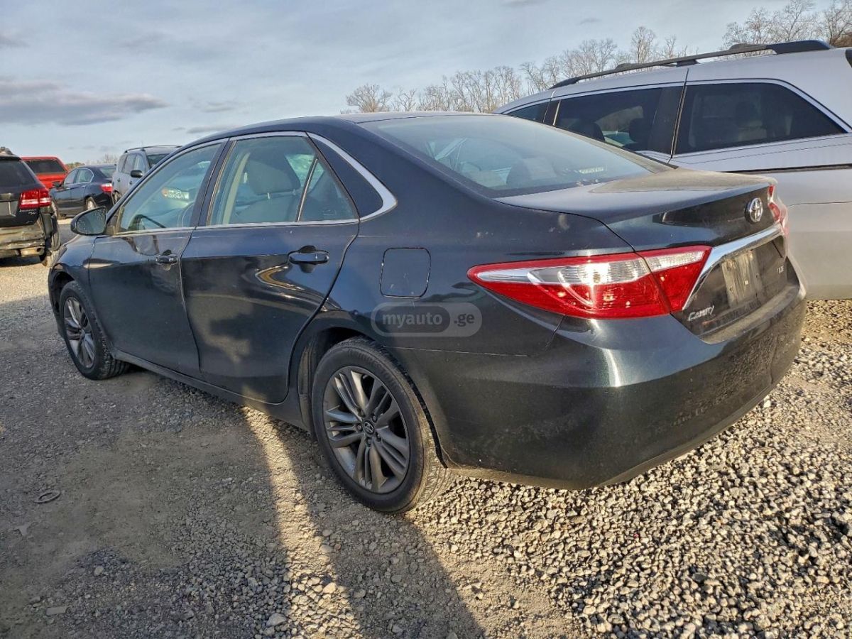 Toyota Camry 2016 — photo 2