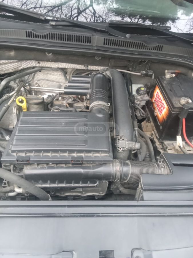 Volkswagen Jetta 2015 — photo 2