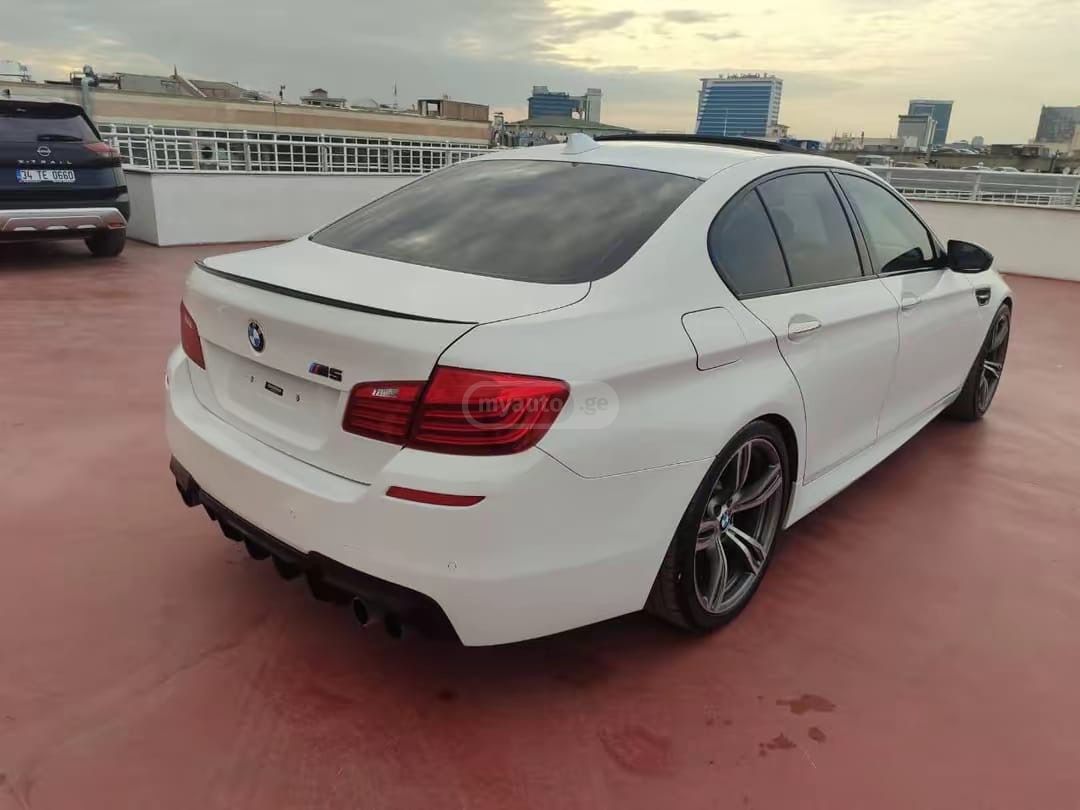 BMW M5 2015 — photo 2