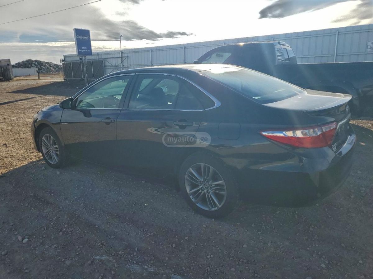 Toyota Camry 2015 — photo 2