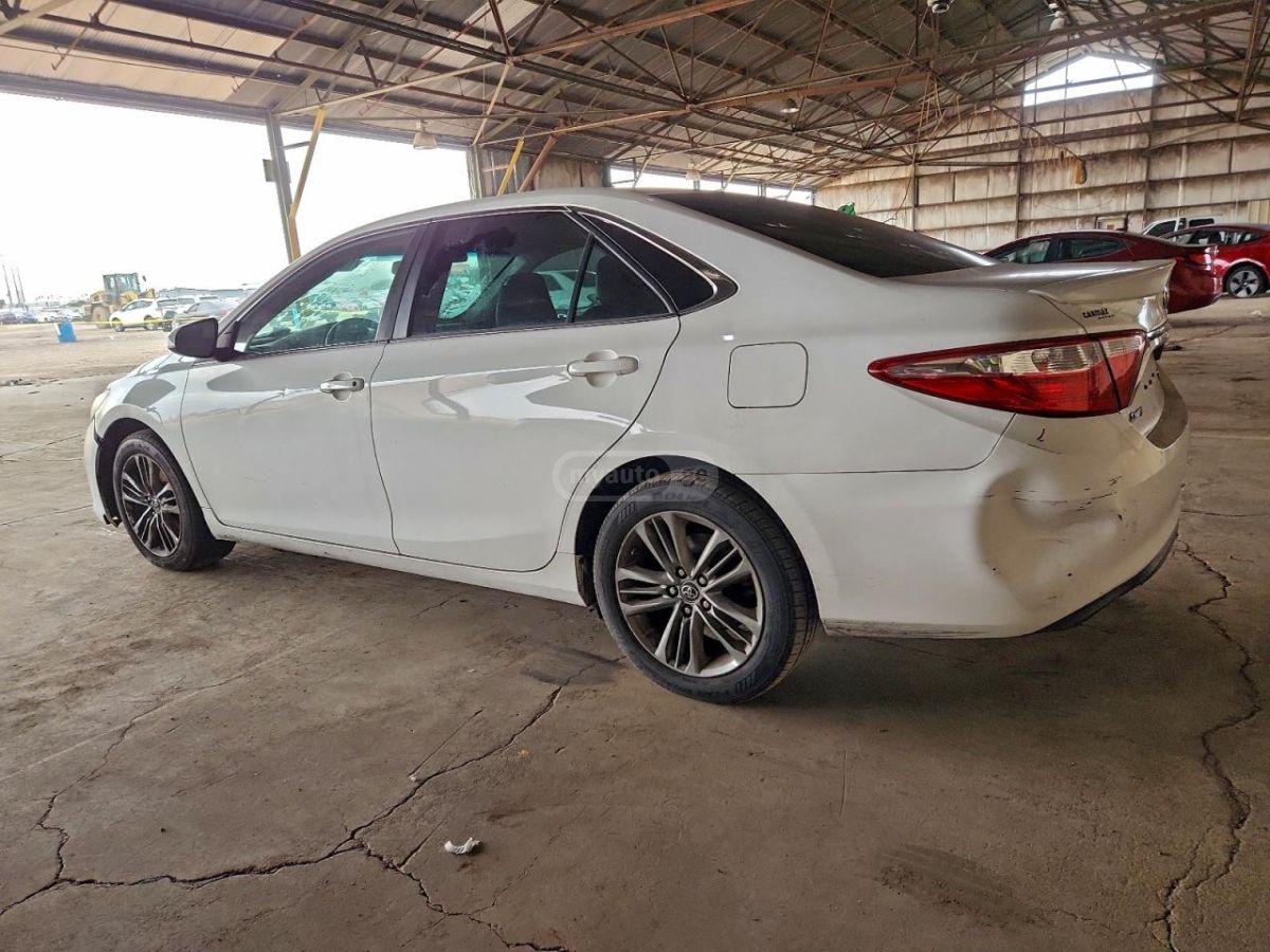Toyota Camry 2016 — photo 2
