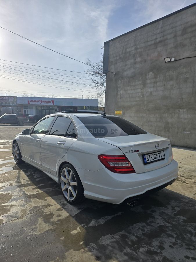 Mercedes-Benz C 250 2012 — photo 2