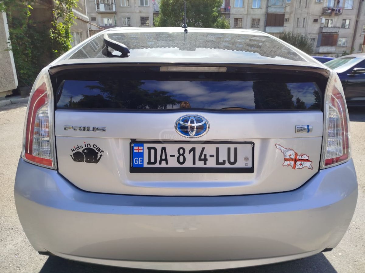 Toyota Prius 2013 — photo 2
