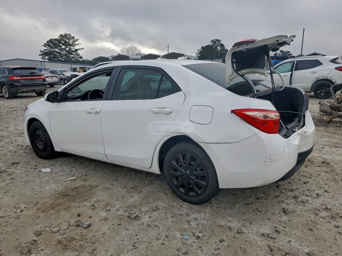 Toyota Corolla 2018 — photo 2