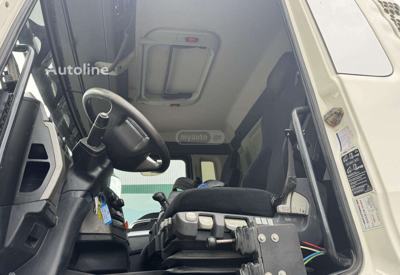 Isuzu TGS 2013 — photo 2