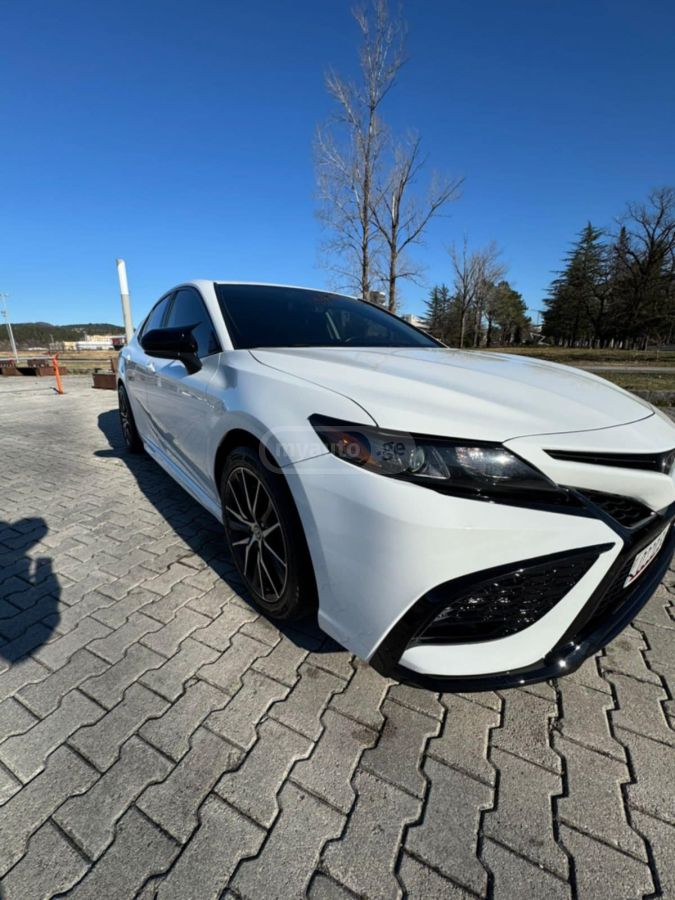 Toyota Camry 2020 — photo 2