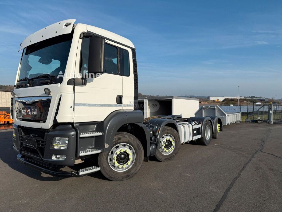 Isuzu TGS 2017 — photo 2