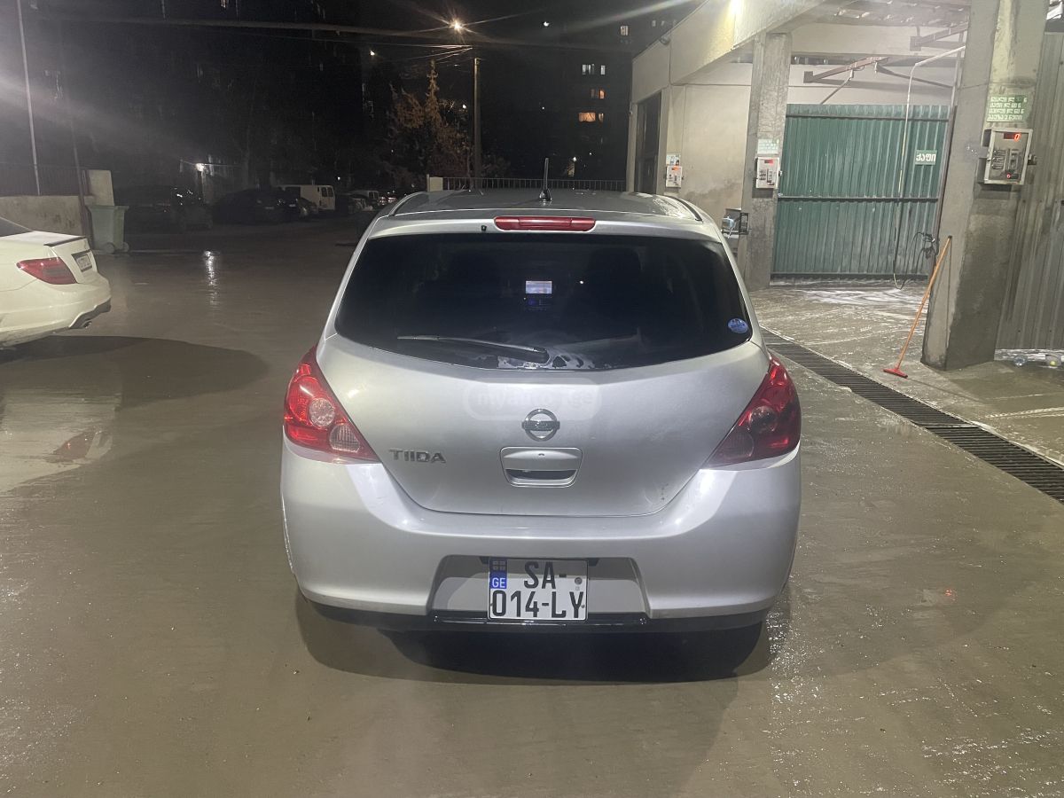 Nissan Tiida 2005 — photo 2
