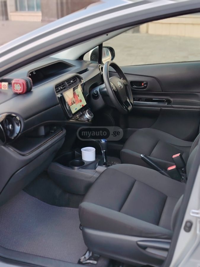 Toyota Aqua 2017 — photo 2