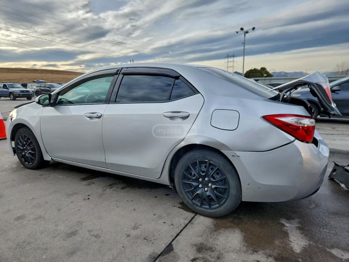 Toyota Corolla 2015 — photo 2