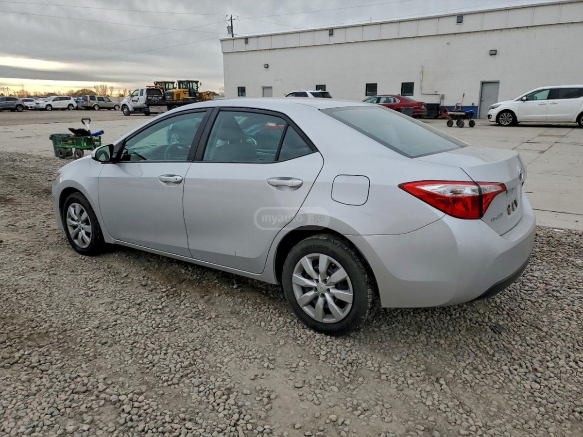 Toyota Corolla 2015 — photo 2