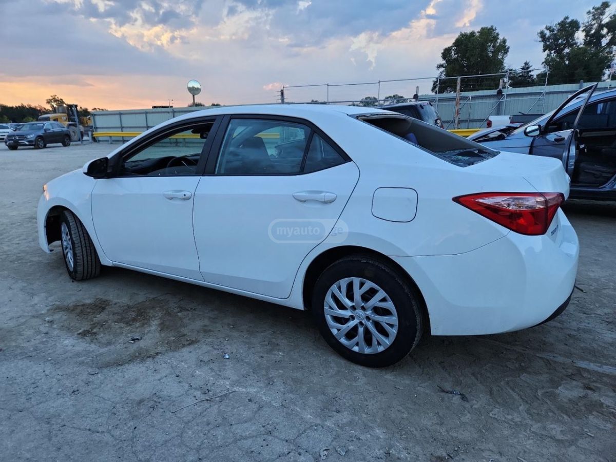 Toyota Corolla 2018 — photo 2