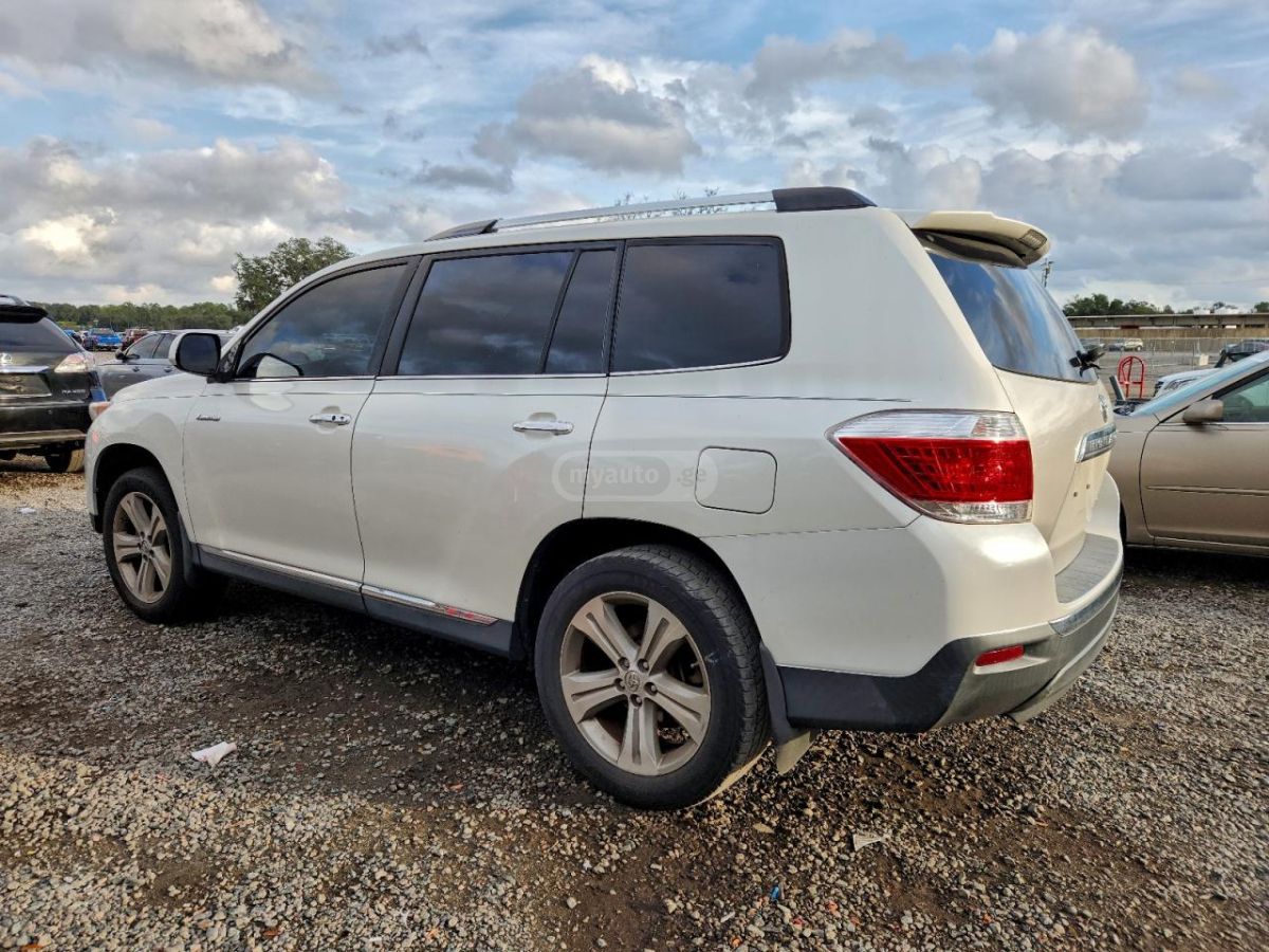 Toyota Highlander 2013 — photo 2