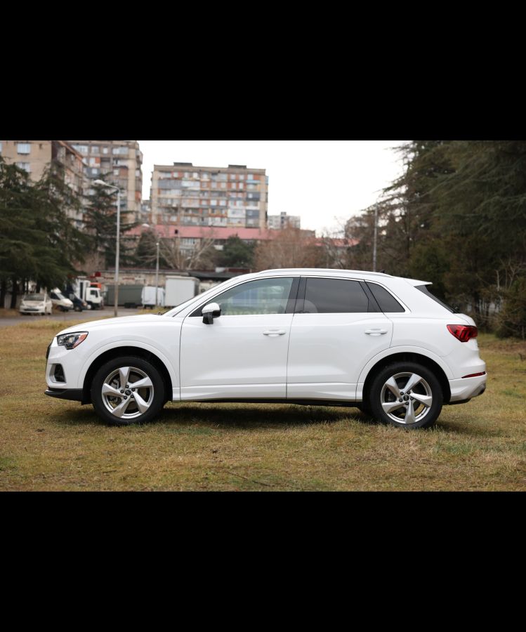 Audi Q3 2022 — photo 2