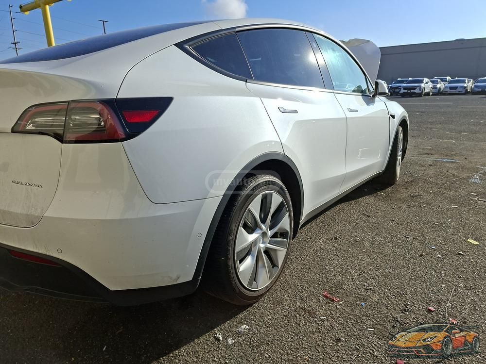 Tesla Model Y 2021 — photo 2