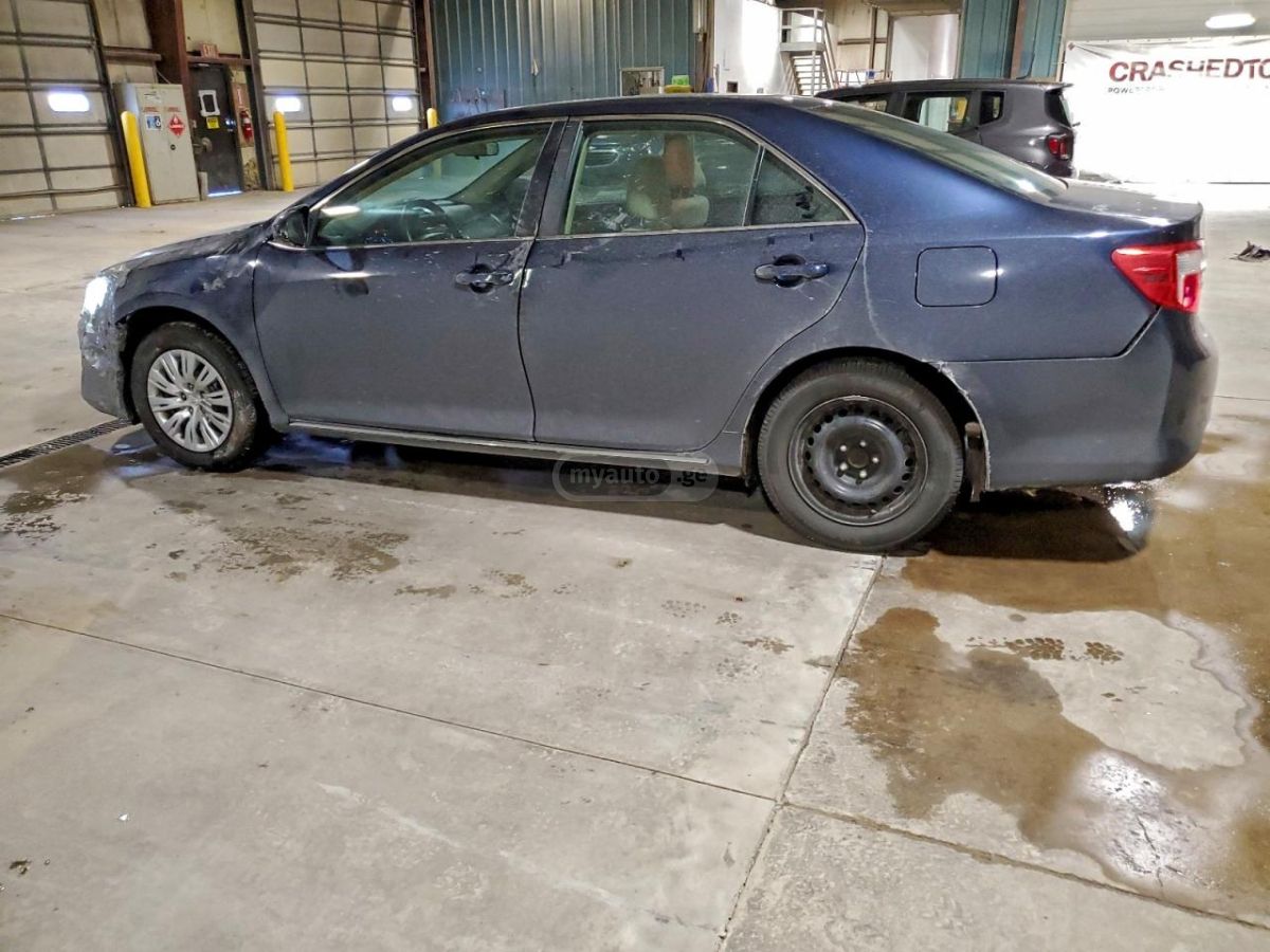 Toyota Camry 2014 — photo 2