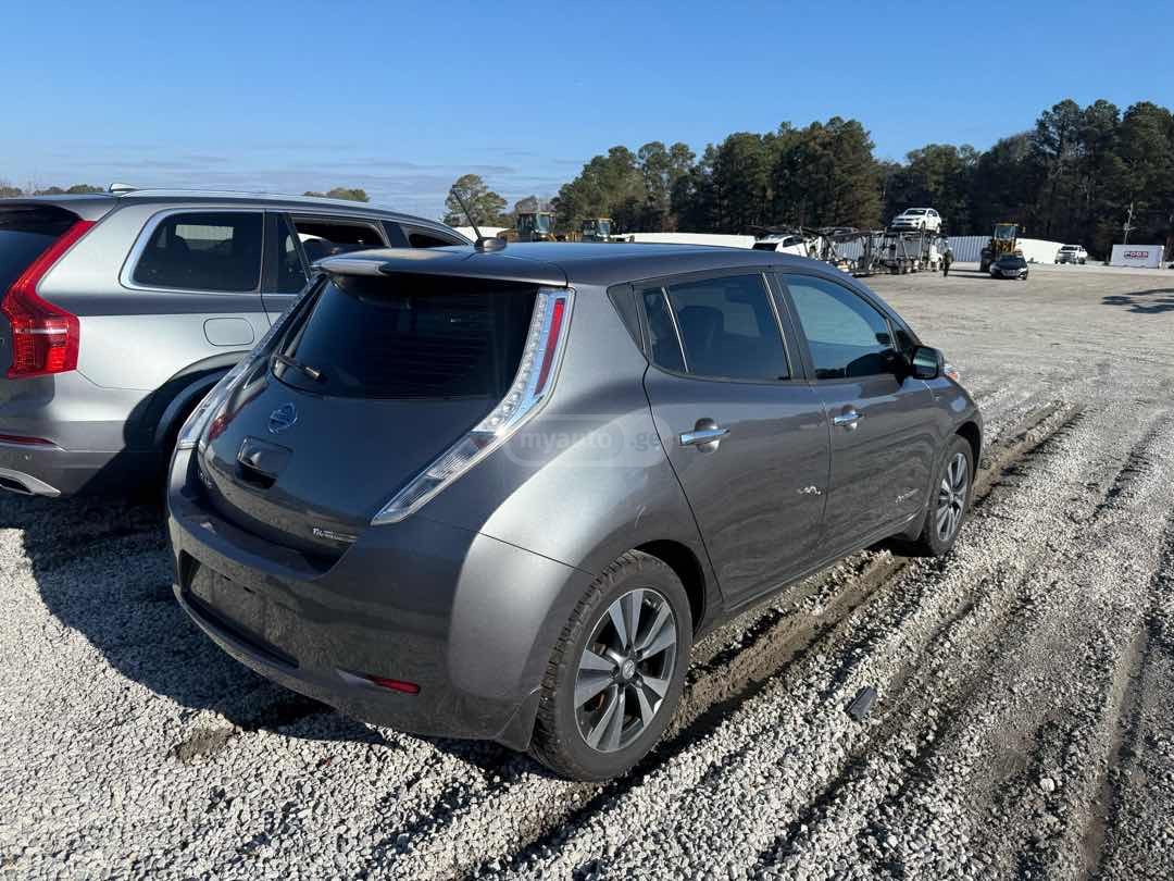 Nissan Leaf 2015 — photo 2