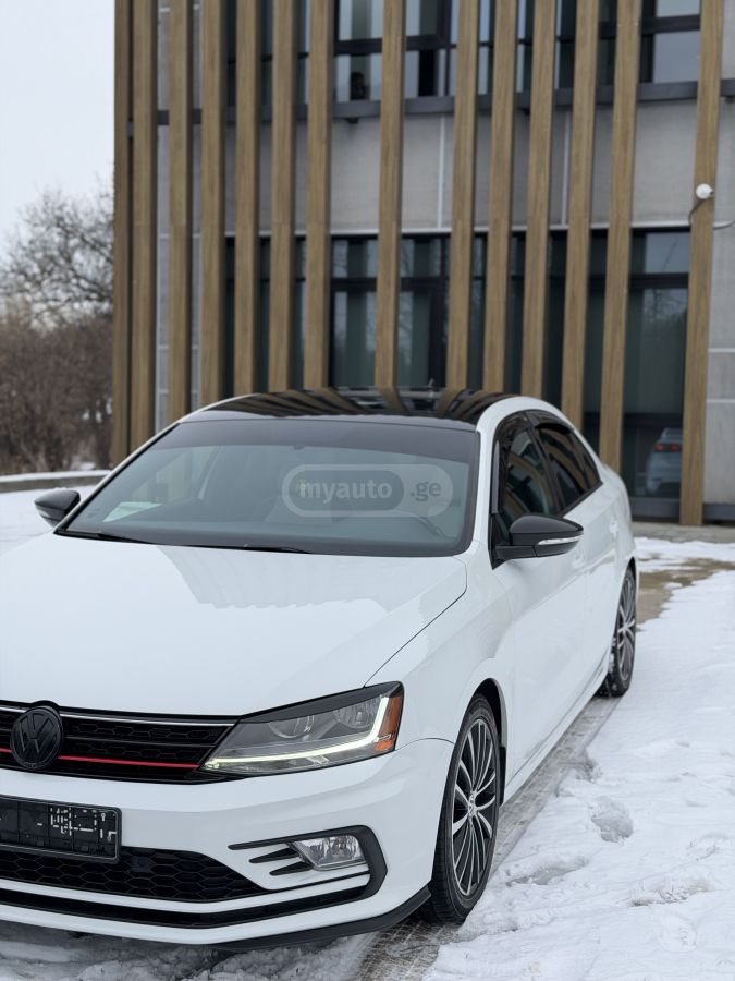 Volkswagen Jetta 2016 — photo 2