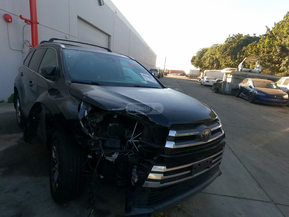Toyota Highlander 2017 — photo 2