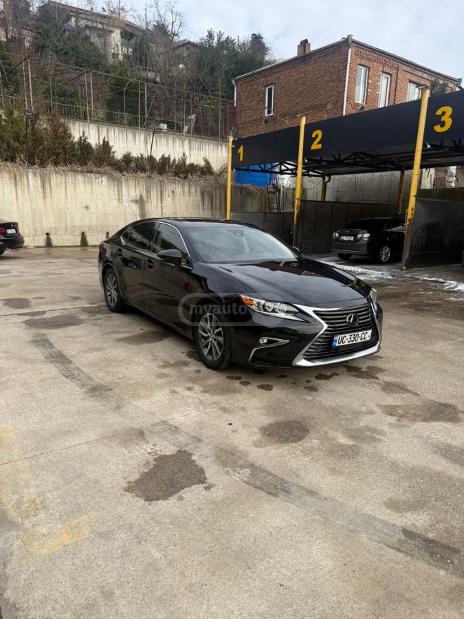 Lexus ES 300 2017 — photo 2