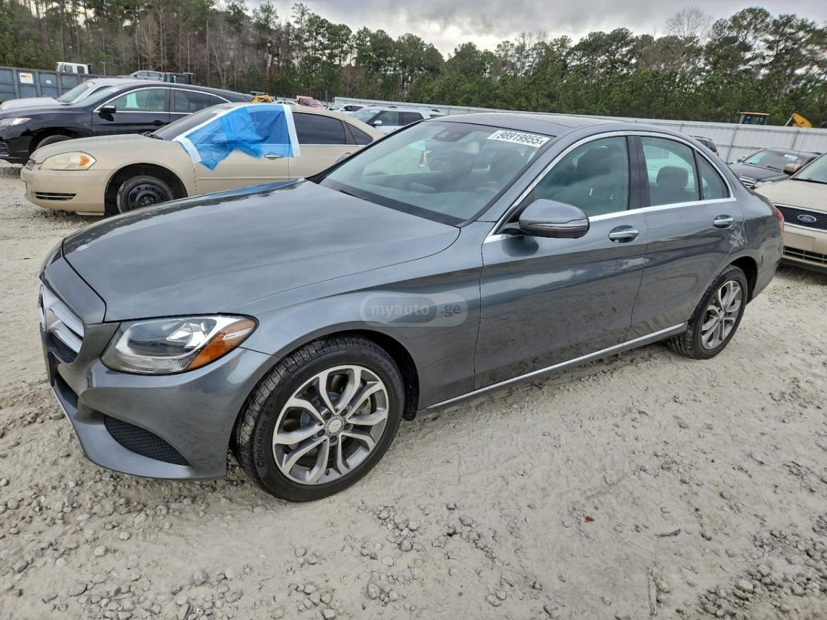 Mercedes-Benz C 300 2017 — photo 2