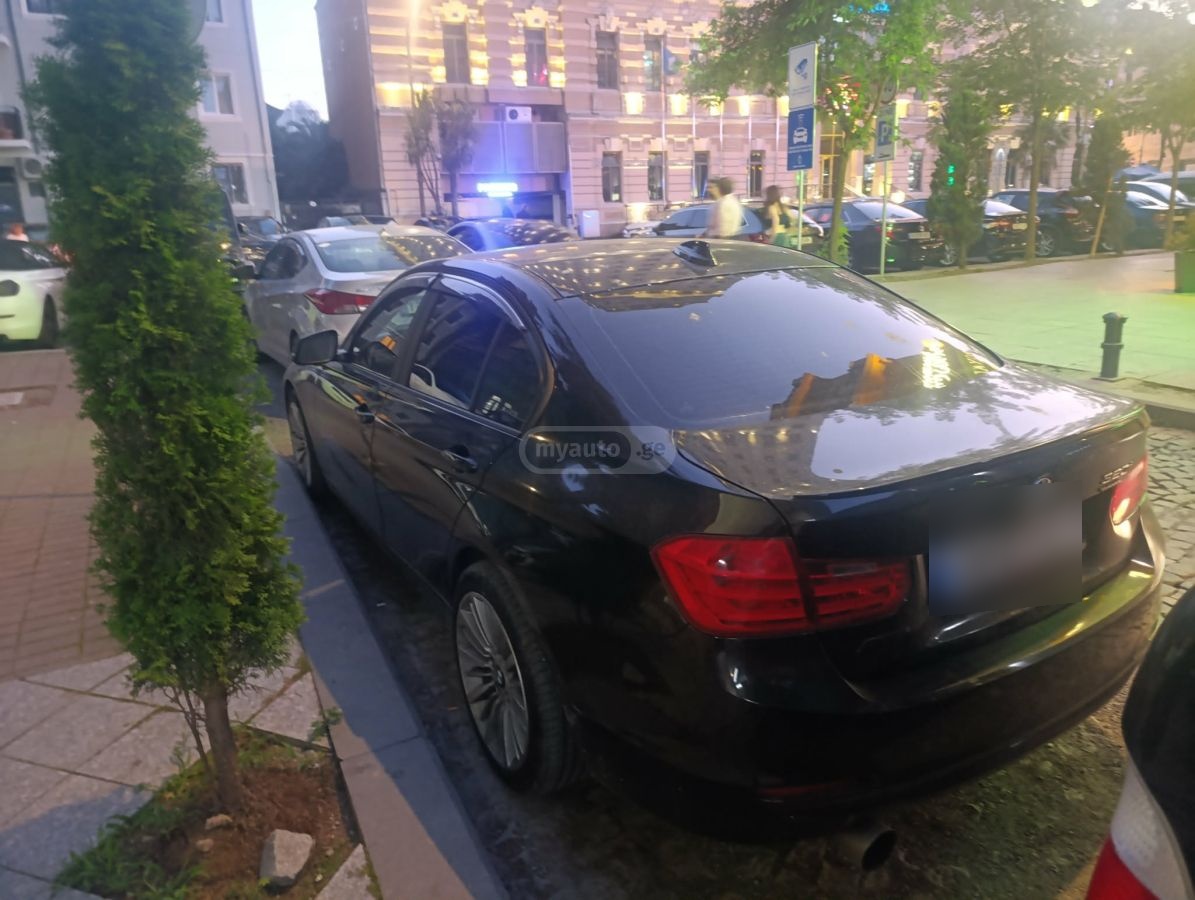 BMW 320 2013 — photo 2