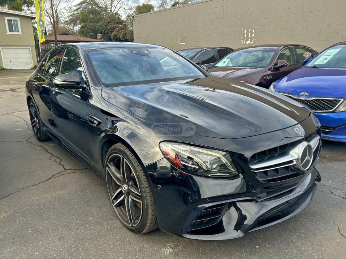 Mercedes-Benz E 63 AMG