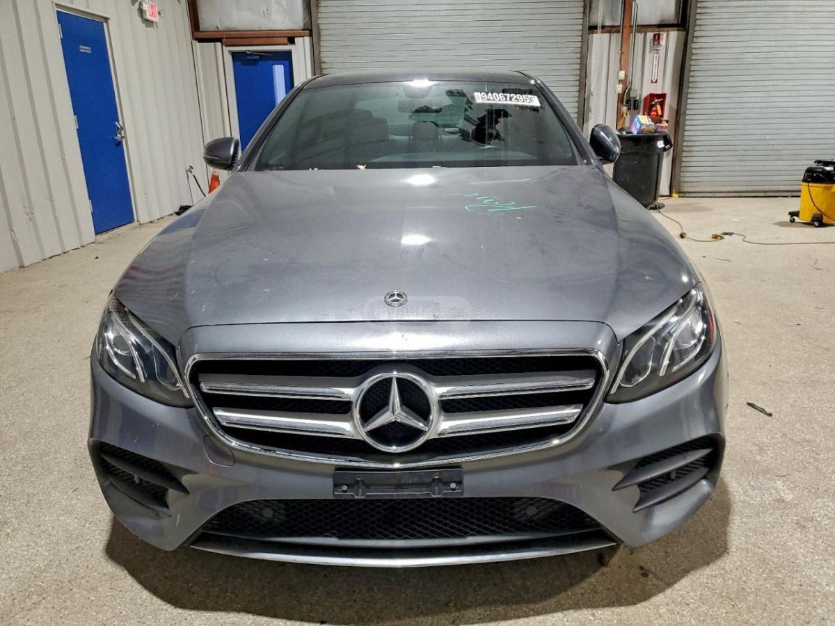 Mercedes-Benz E 300 2018 — photo 2