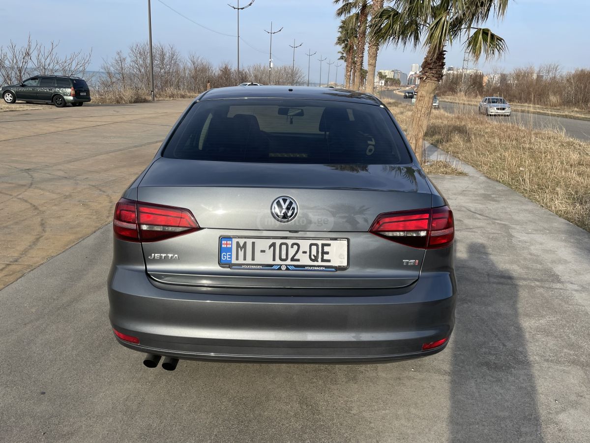 Volkswagen Jetta 2016 — photo 2