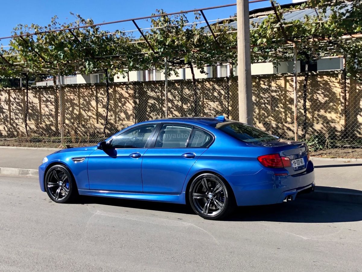 BMW M5 2012 — photo 2