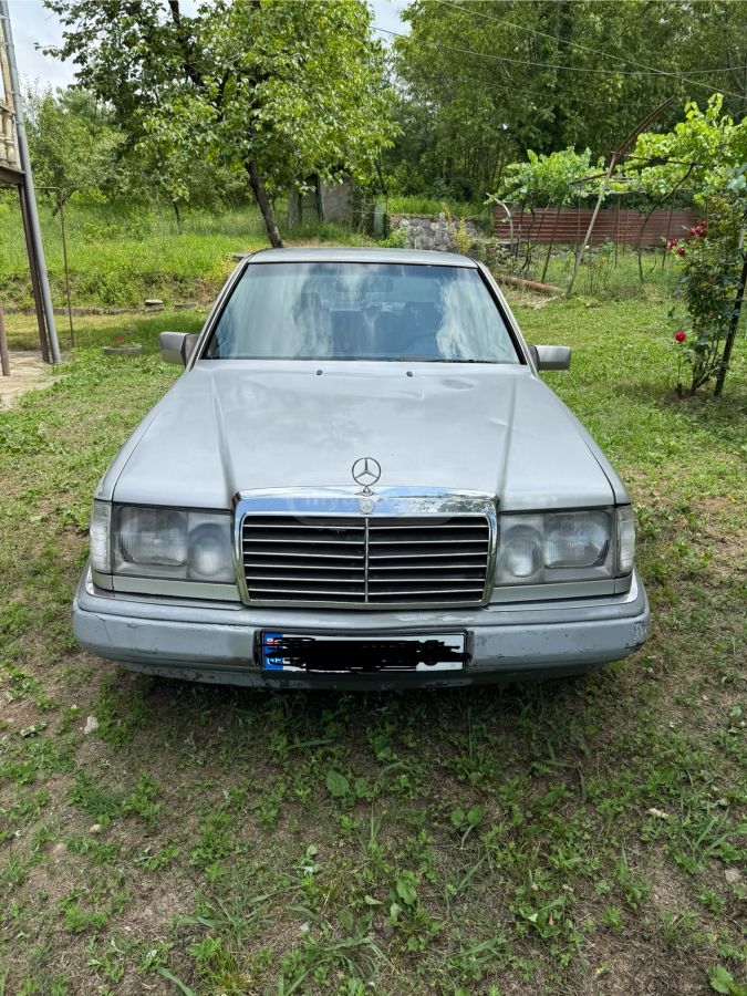 Mercedes-Benz E 200 1991 — photo 2