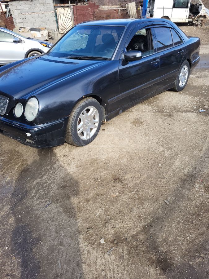 Mercedes-Benz E 220 2000 — photo 2