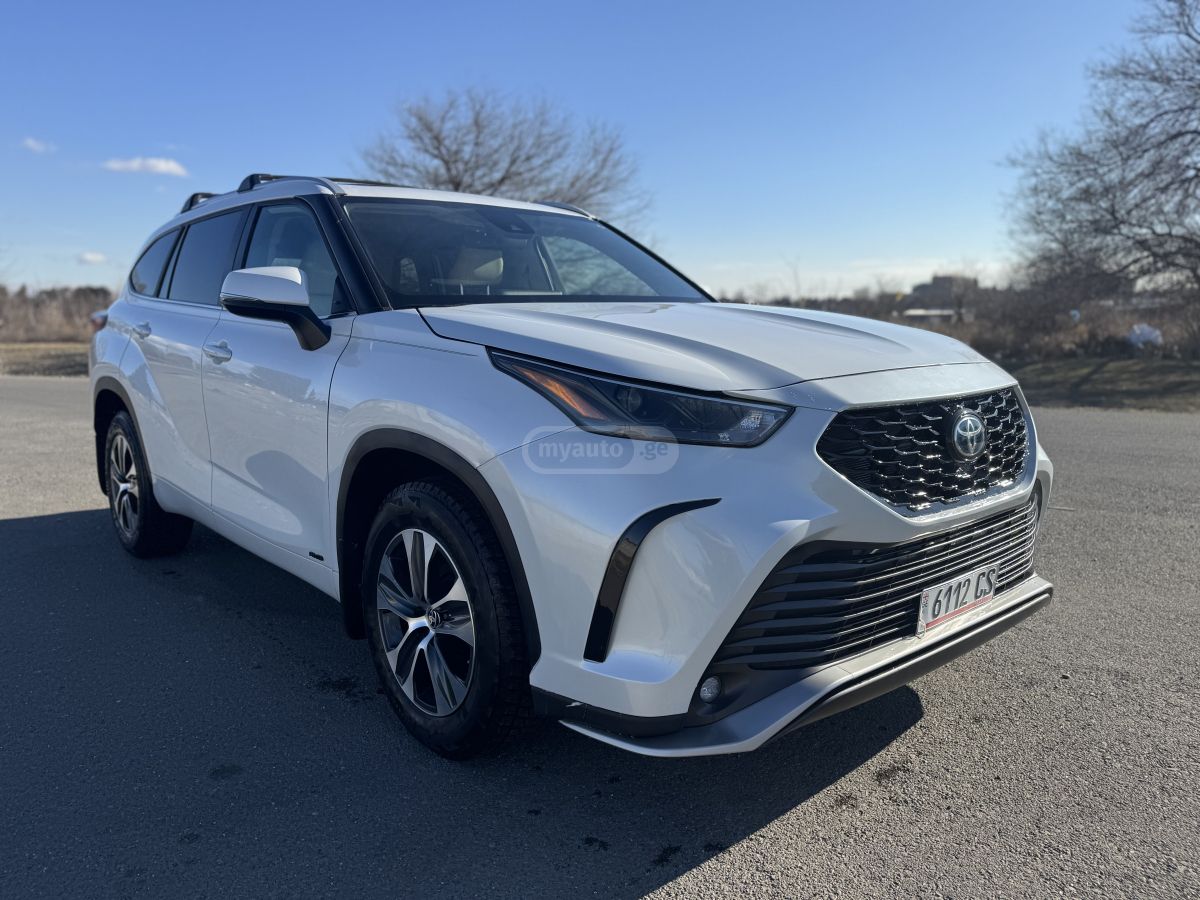 Toyota Highlander 2023 — photo 2