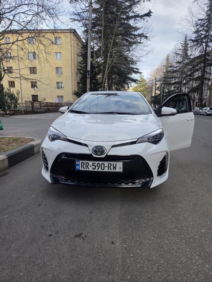 Toyota Corolla 2017 — photo 2