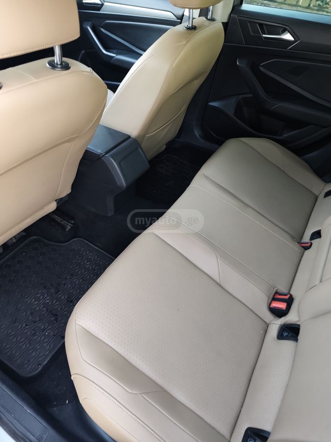 Volkswagen Jetta 2021 — photo 2