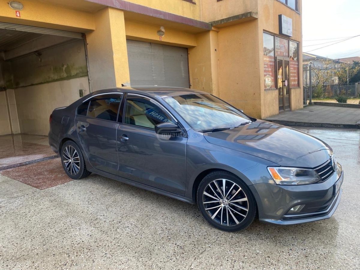 Volkswagen Jetta 2015 — photo 2