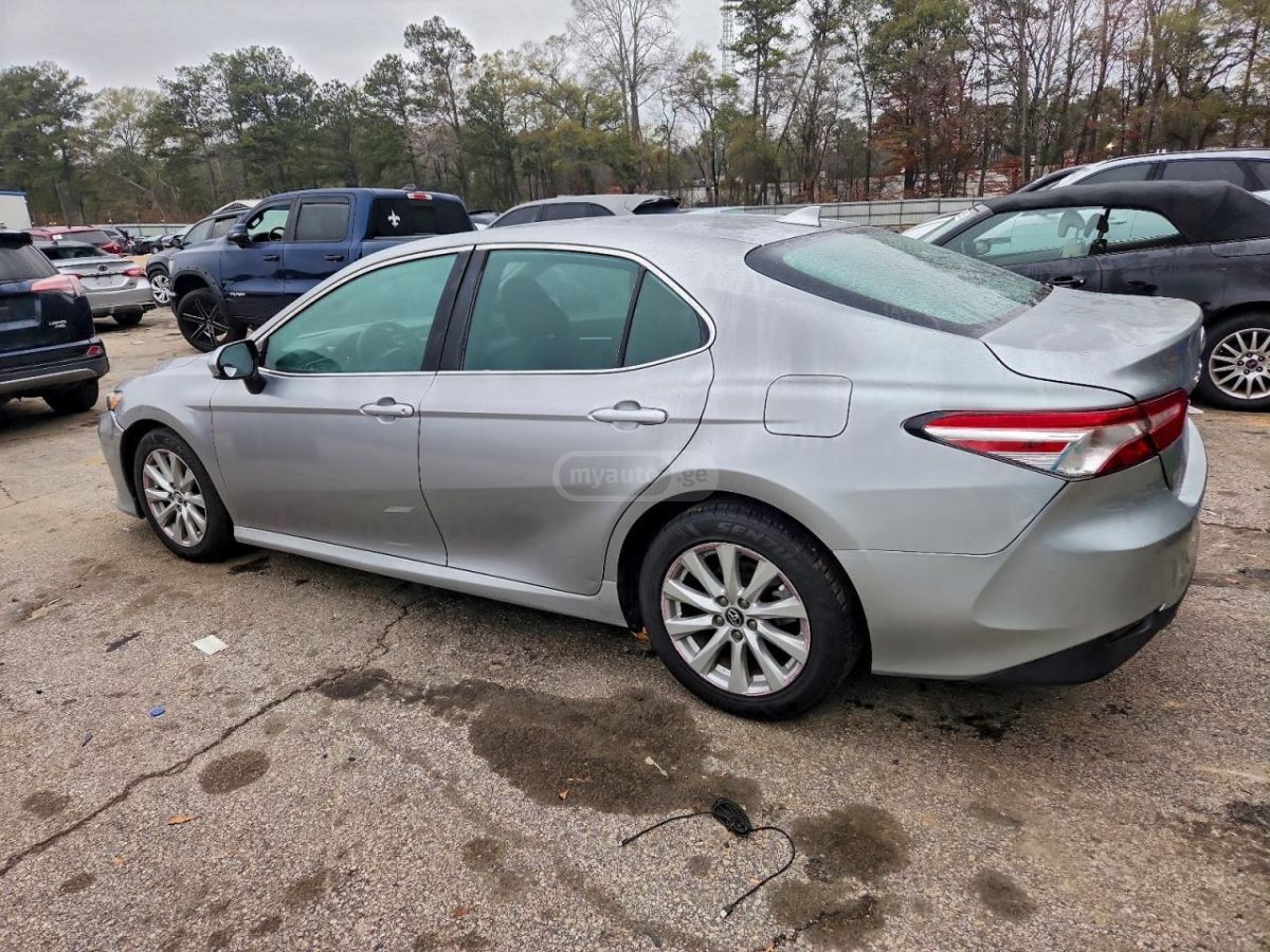 Toyota Camry 2019 — photo 2