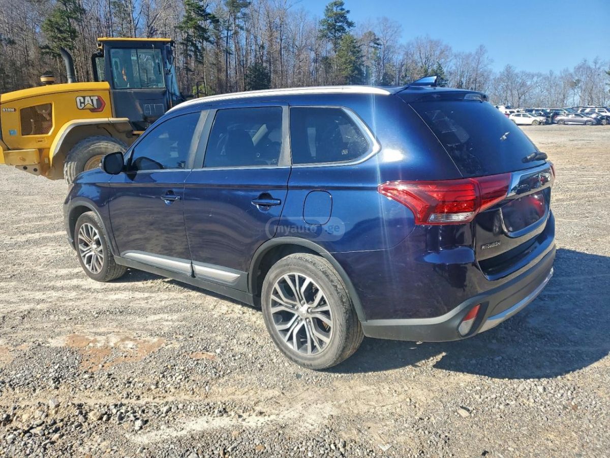 Mitsubishi Outlander 2018 — photo 2