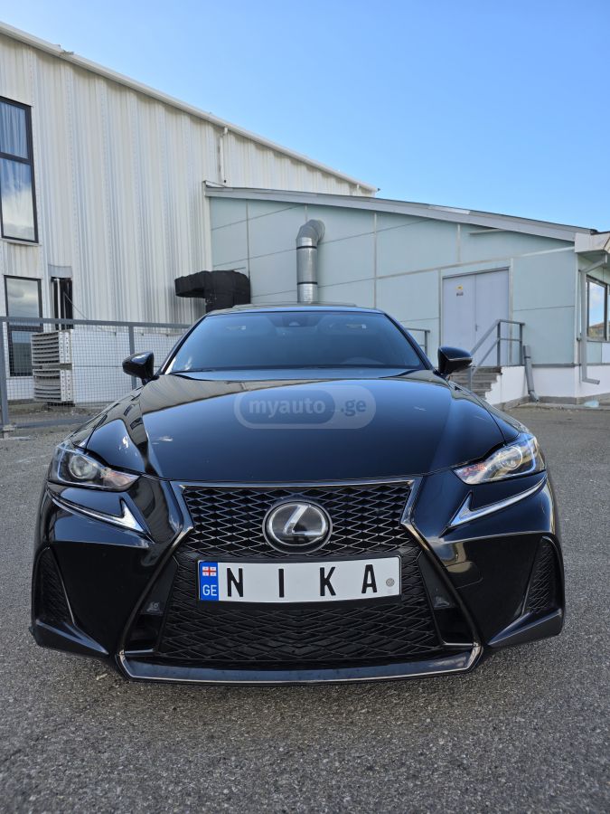 Lexus IS 300 2020 — photo 2