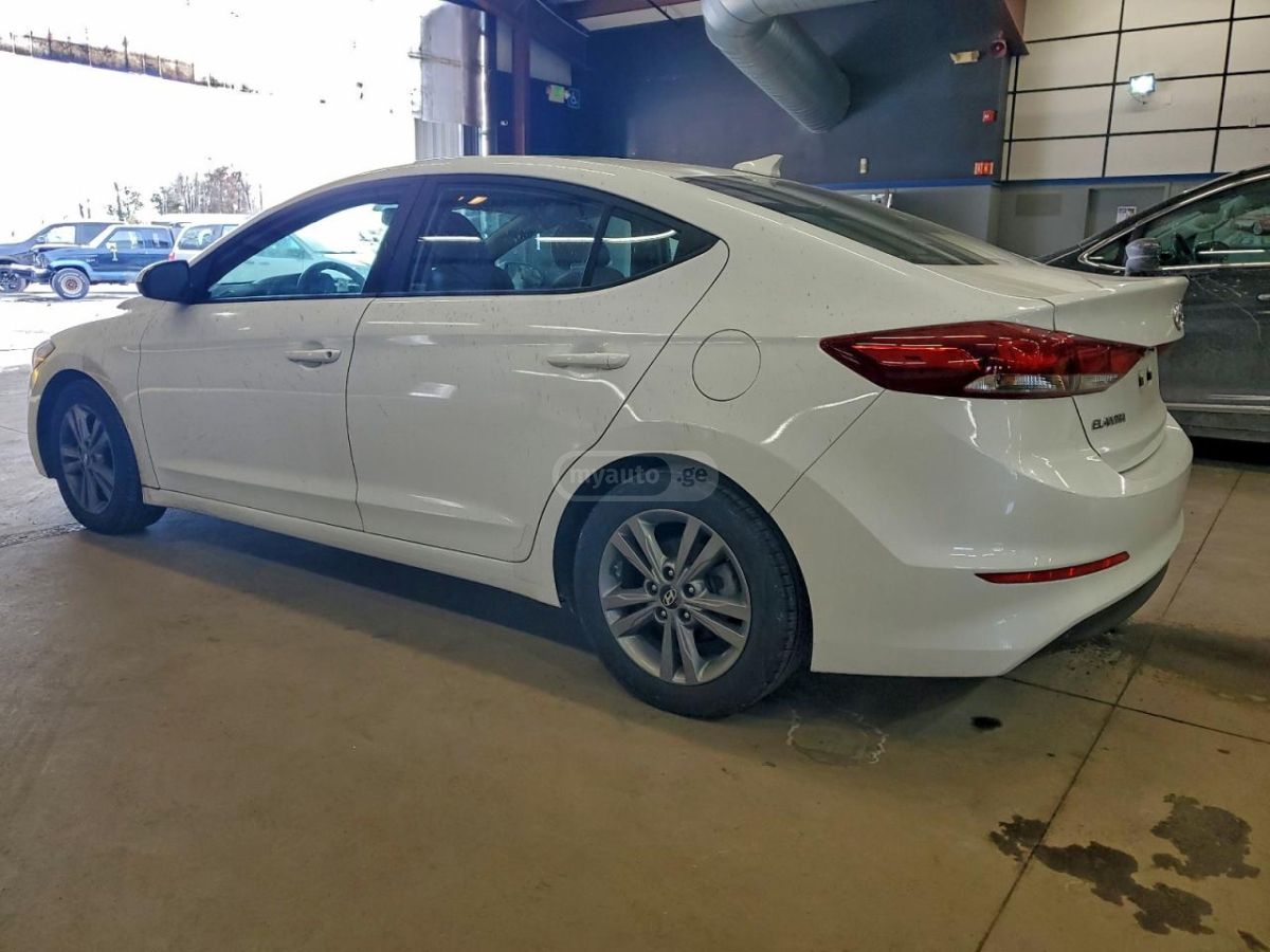 Hyundai Elantra 2018 — photo 2