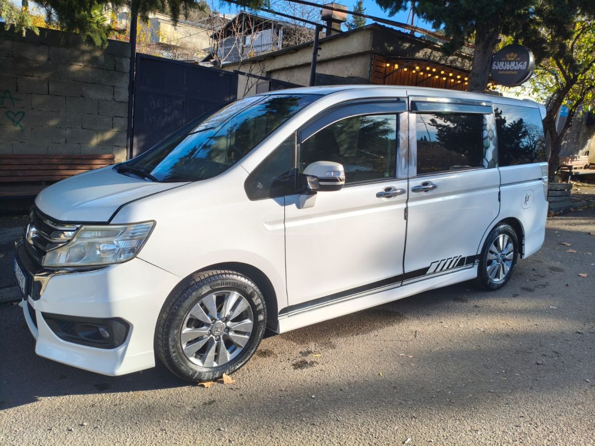 Honda Step Wagon 2013 — photo 2