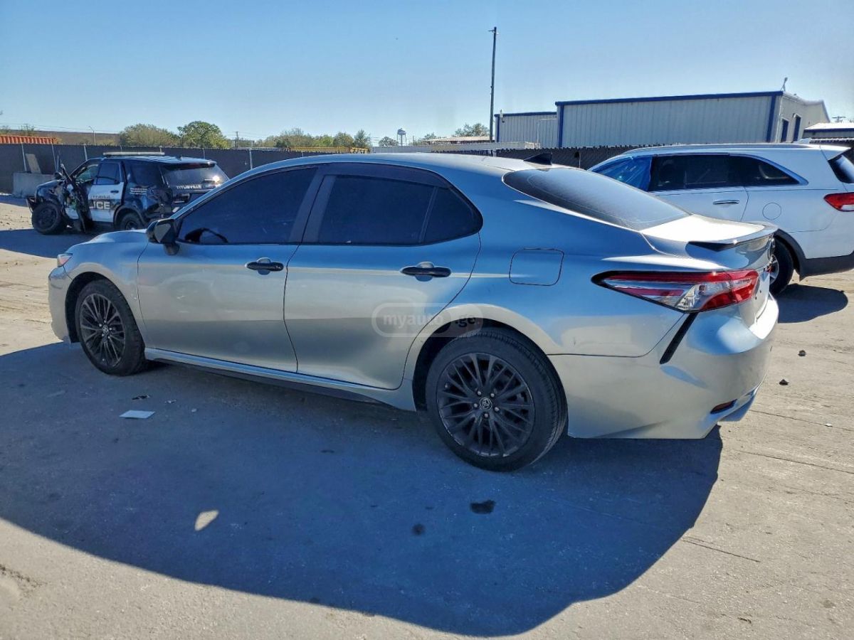 Toyota Camry 2019 — photo 2