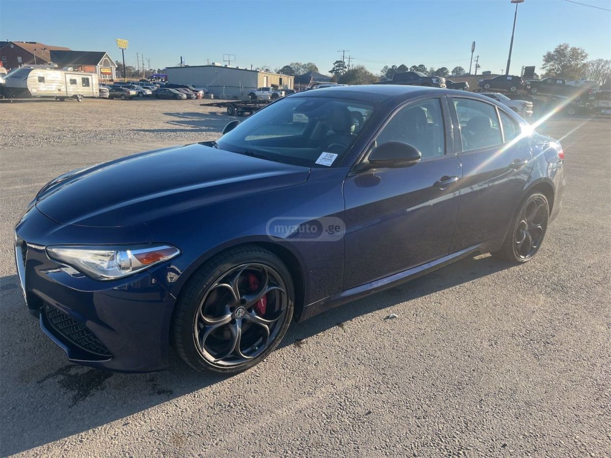 Alfa Romeo Giulia 2017 — photo 2