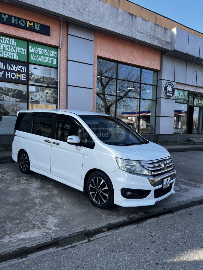 Honda Step Wagon 2014 — photo 2